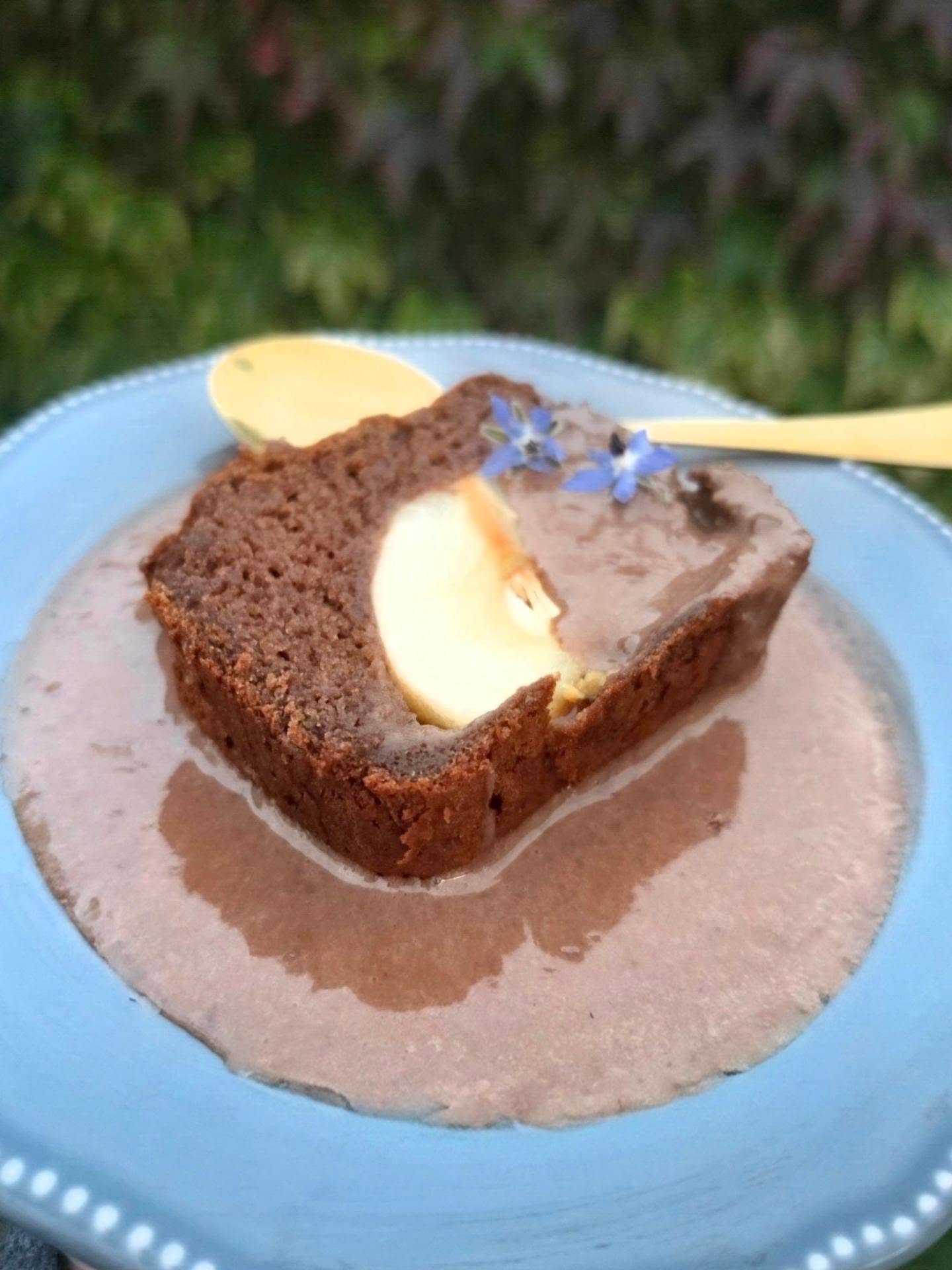 So, you know the other day when I posted that I was doubting whether I could make @earthchamp_ Chocolate Protein Powder behave itself in a cake?
Well, here I now stand, eating my words … although I’d much rather be eating this decadently chocolatey Pear & Chocolate Loaf!
And because one chocolatey creation clearly wasn’t enough, there’s a bonus rich, chocolatey custard, made using the very same chocolate protein powder.
And hold on to your hats if you’re a vegan looking for a seriously chocolatey treat, because it’s ALL VEGAN TOO, BABY!
Turns out, perhaps I shouldn’t have doubted it after all, because now it's snowballed abiut 10 other recipe ideas too! 🩷😂
#veganfood #vegandesserts #seasonalfood #chocolatecake #recipewriter