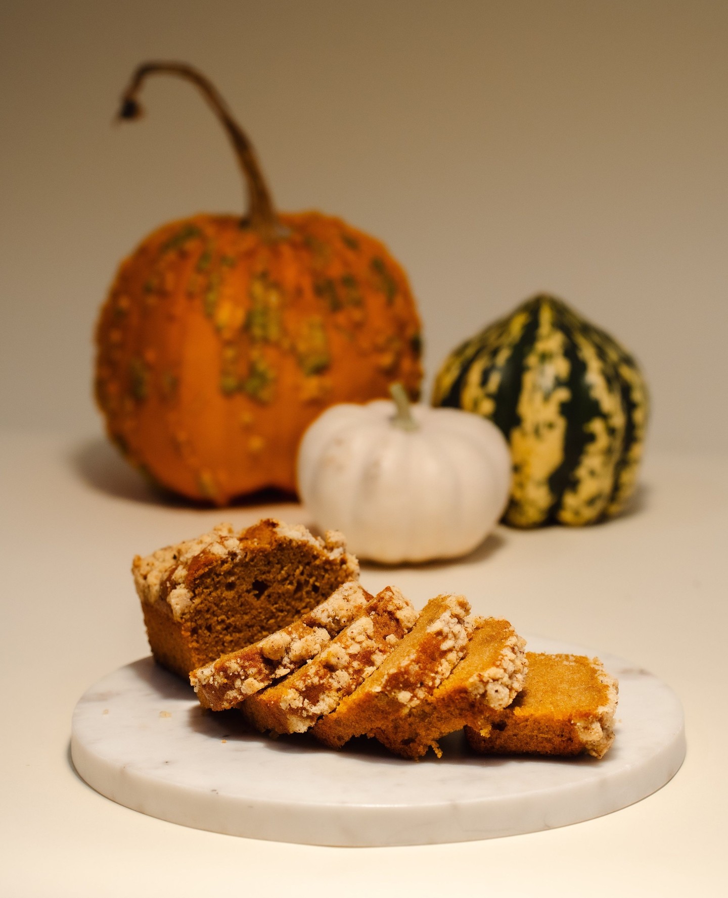 Pumpkin Loaf has made its return to our retail shelves.
Bring one home, slice it up, and enjoy a little taste of fall.
#SVBakery #SmallVictoryBakery #Pumpkin Loaf