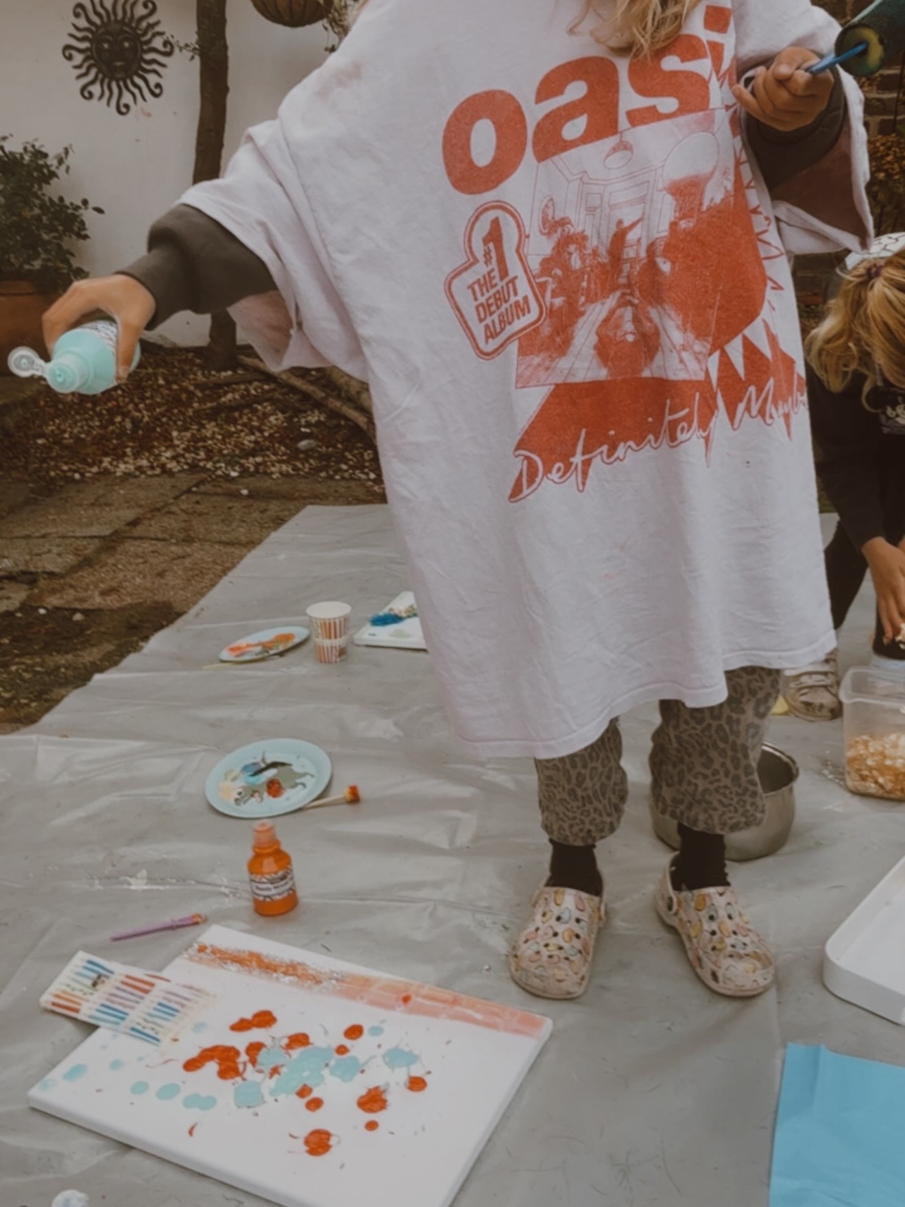 pretty epic paint party 🎨
started with laying a massive plastic sheet down which looked like the start of a murder….
7 kids, a lot of paint, glitter and glue later (no blood) one grown up (me) - no drama (or murder) and we had amazing creations and 7 very happy kids. Completed parenting for the day and kept the creative spark glowing ✌️
.
.
.
.
#paintparty #creativekids #happybirthday #parenting #creativegirl