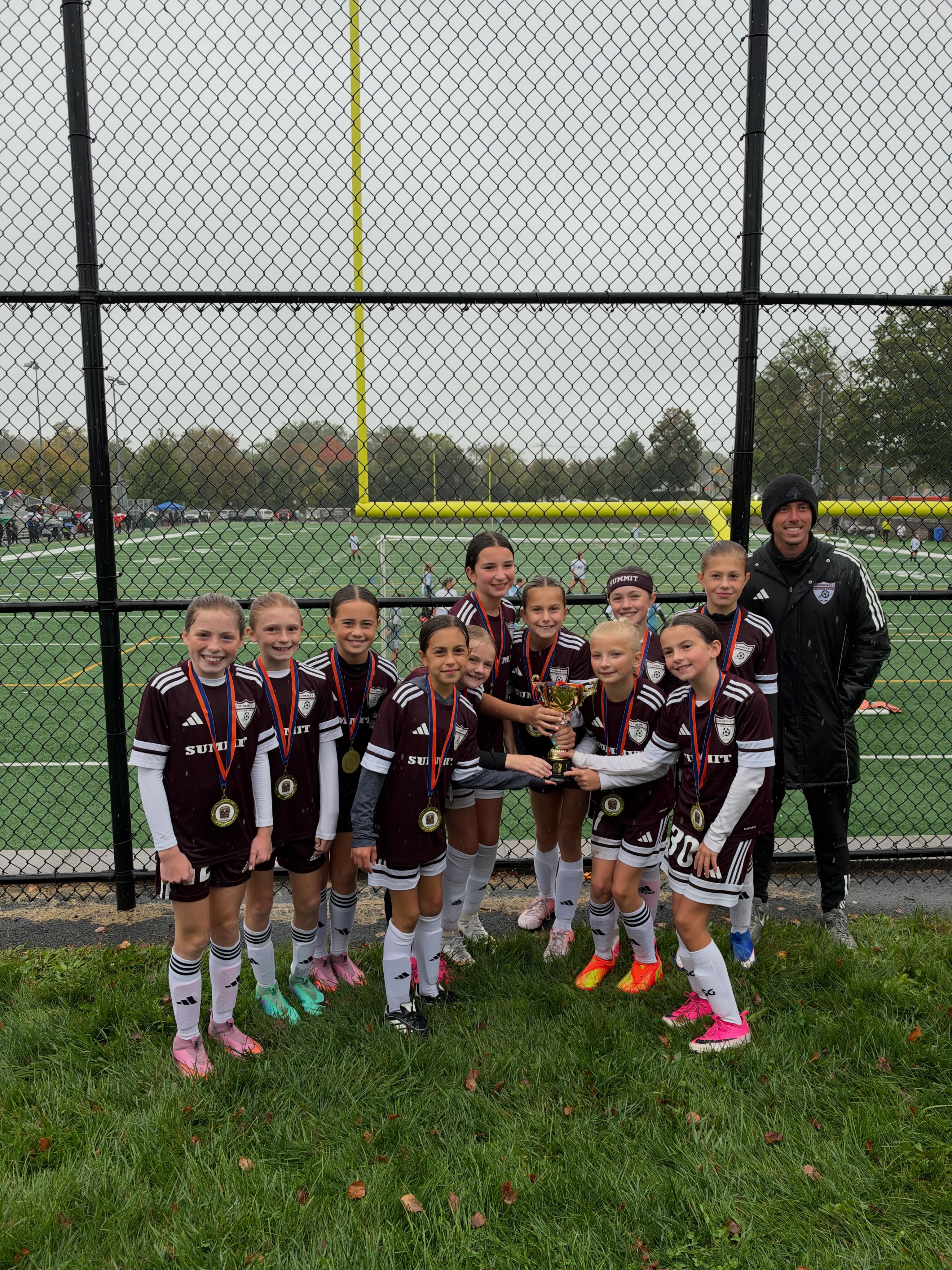 Parsippany Pride Tournament WINNERS 🥇SSC team BENFICA U11
coach @alexjcarvalho_
These girls crushed it all weekend, and dominated Sunday games in the cold rain. 🥇⚽️🤍🤩⚽️🤍🤩🥇