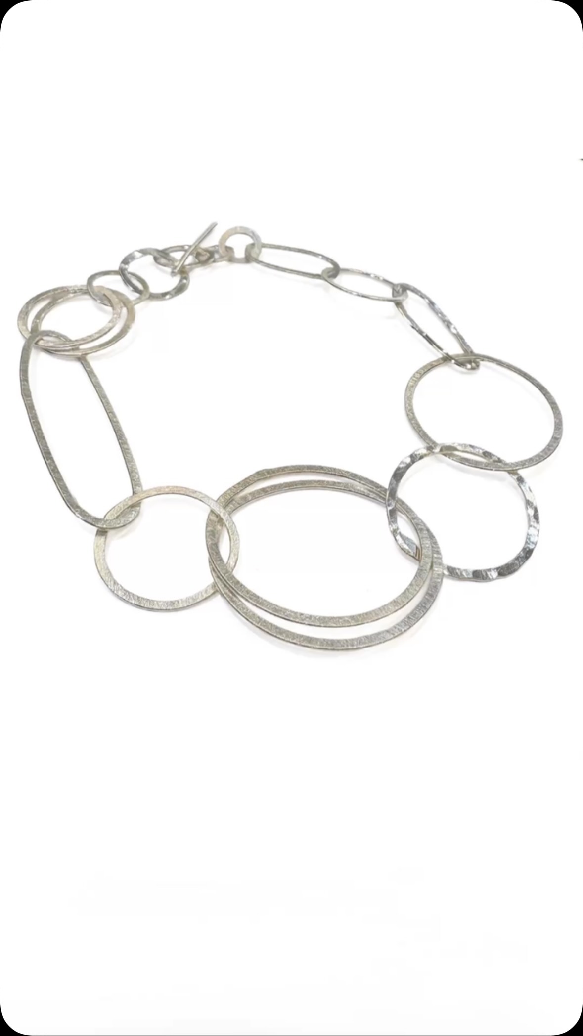 Today this little top up of my handmade made silver hoops collection arrived at the beautiful @numberfourgallery_stabbs 😀
#contemporaryjewellery #silverjewellery #handmade #jewellery #abbyfilerjewellery