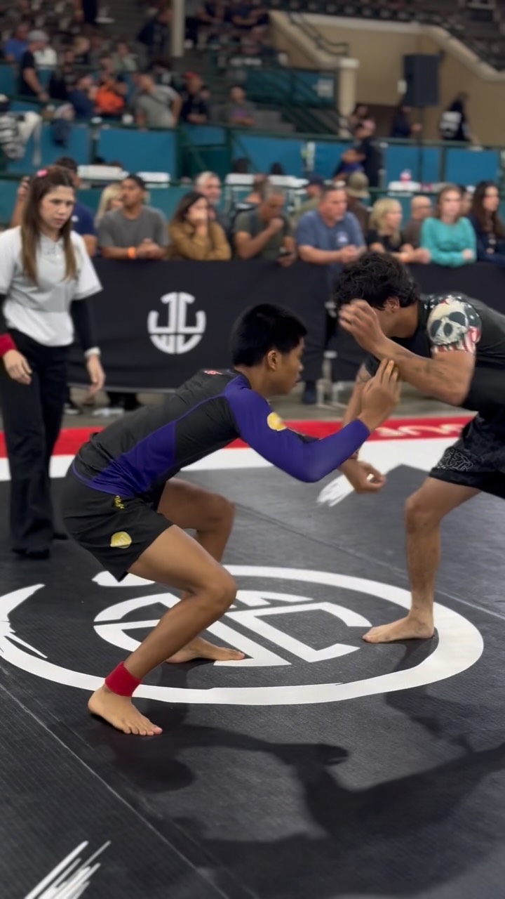 @drezdenbernardo in action. Putting the work to the test.
@jjworldleague San Diego
#LegacyBJJ #OneTeamOneGoal