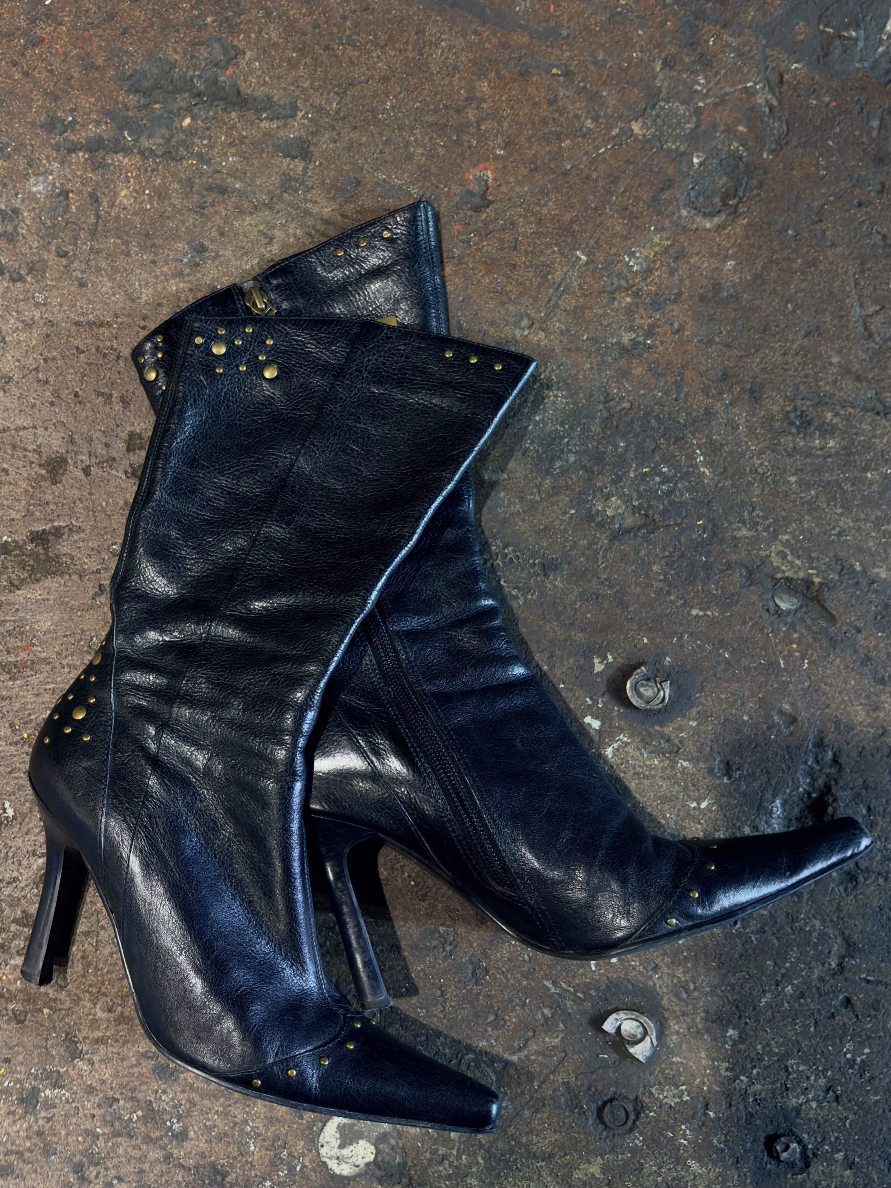 Boots Season Baby 🍂 @thebigfleamarket
#thrift #vintage #vintageseller #leeds