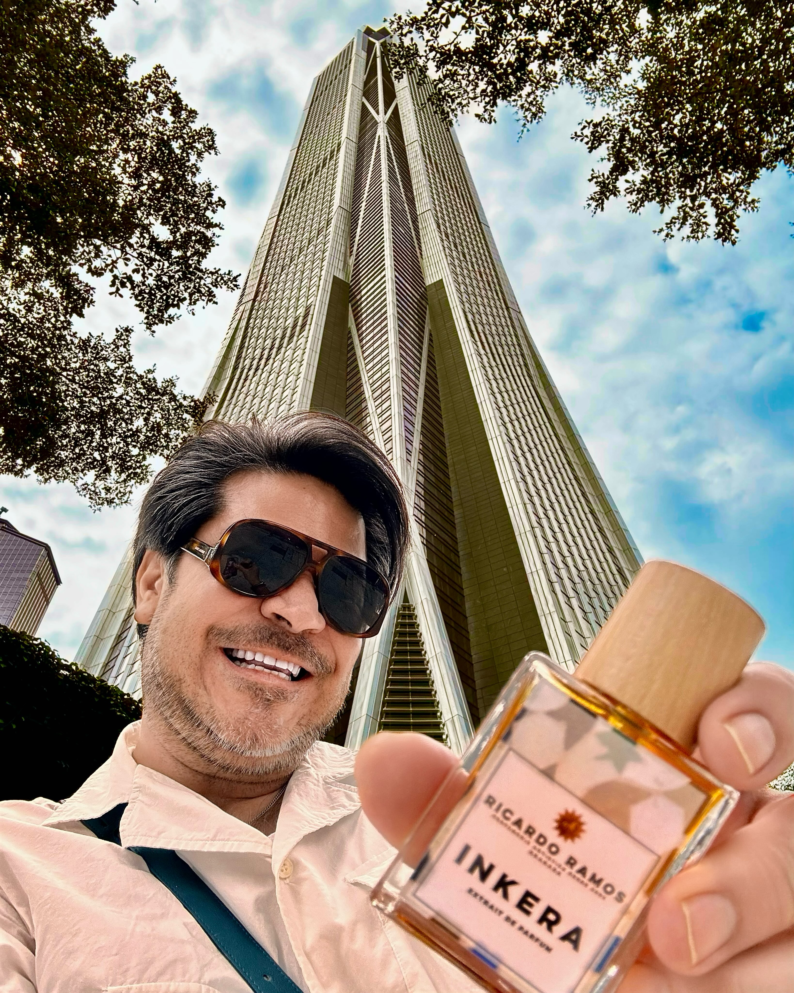Inkera Extrait de Parfum: Vanilla Planifolia from the Colombian jungle in the shores of the Pacific Ocean, to Shenzhen: the most technological and advanced city in the world!
#inkeraRicardoRamos #ricardoramosperfumesdeautor #artisticperfumery #shenzhen #china